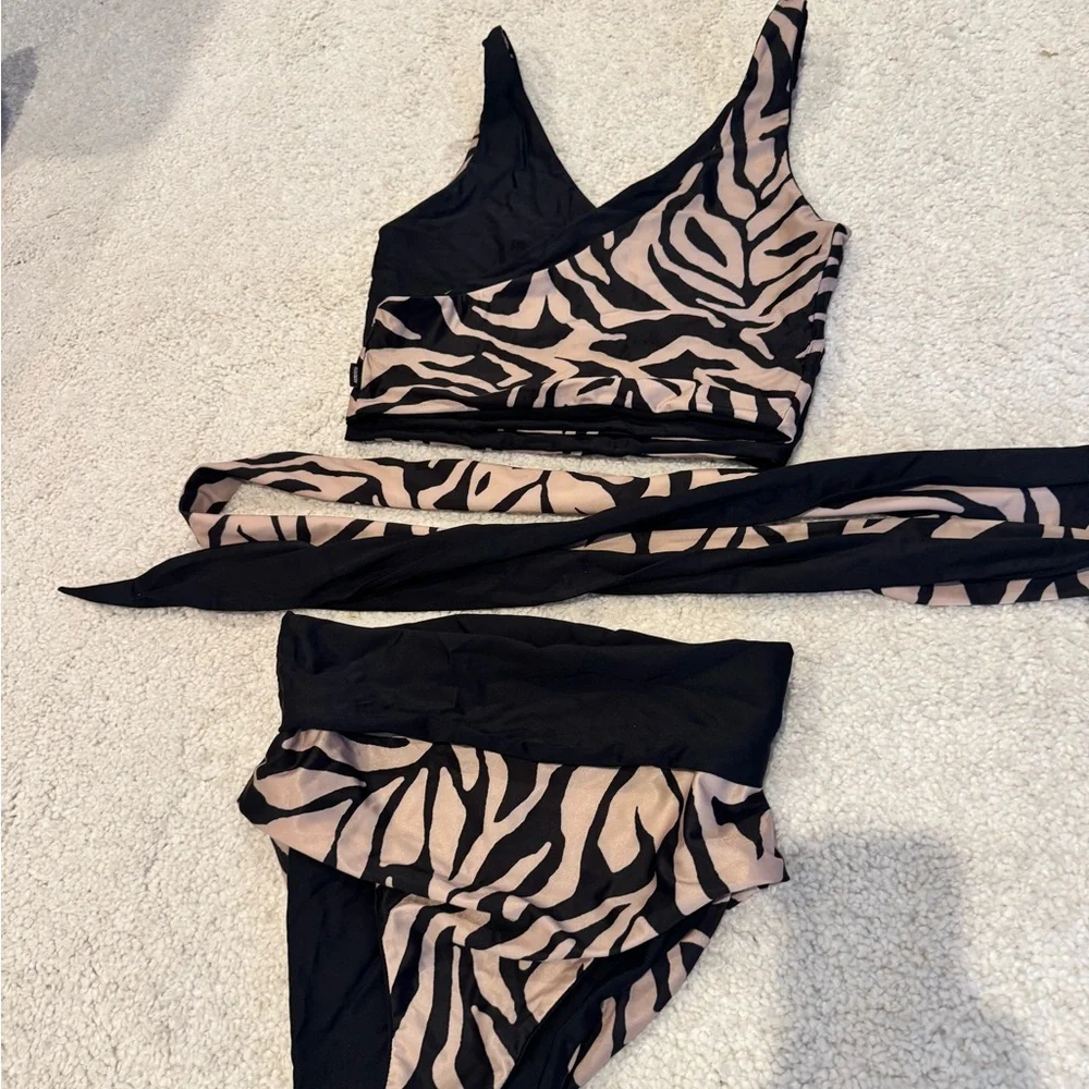 Baiia Reversible Black & Beige Zebra Wrap bikini - Picture 3 of 6
